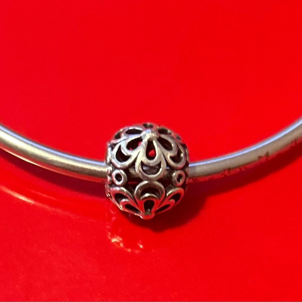 COPY - PANDORA: Charm with flowers